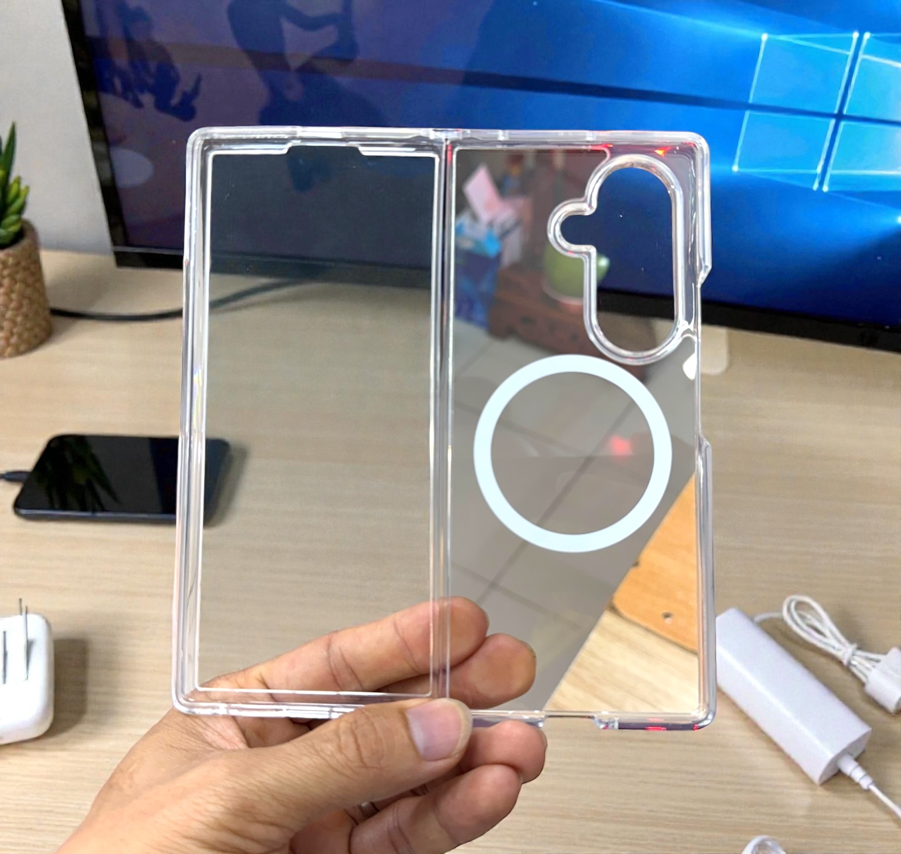 Ốp lưng Galaxy Z Fold 7 Likgus trong suốt có sạc không dây