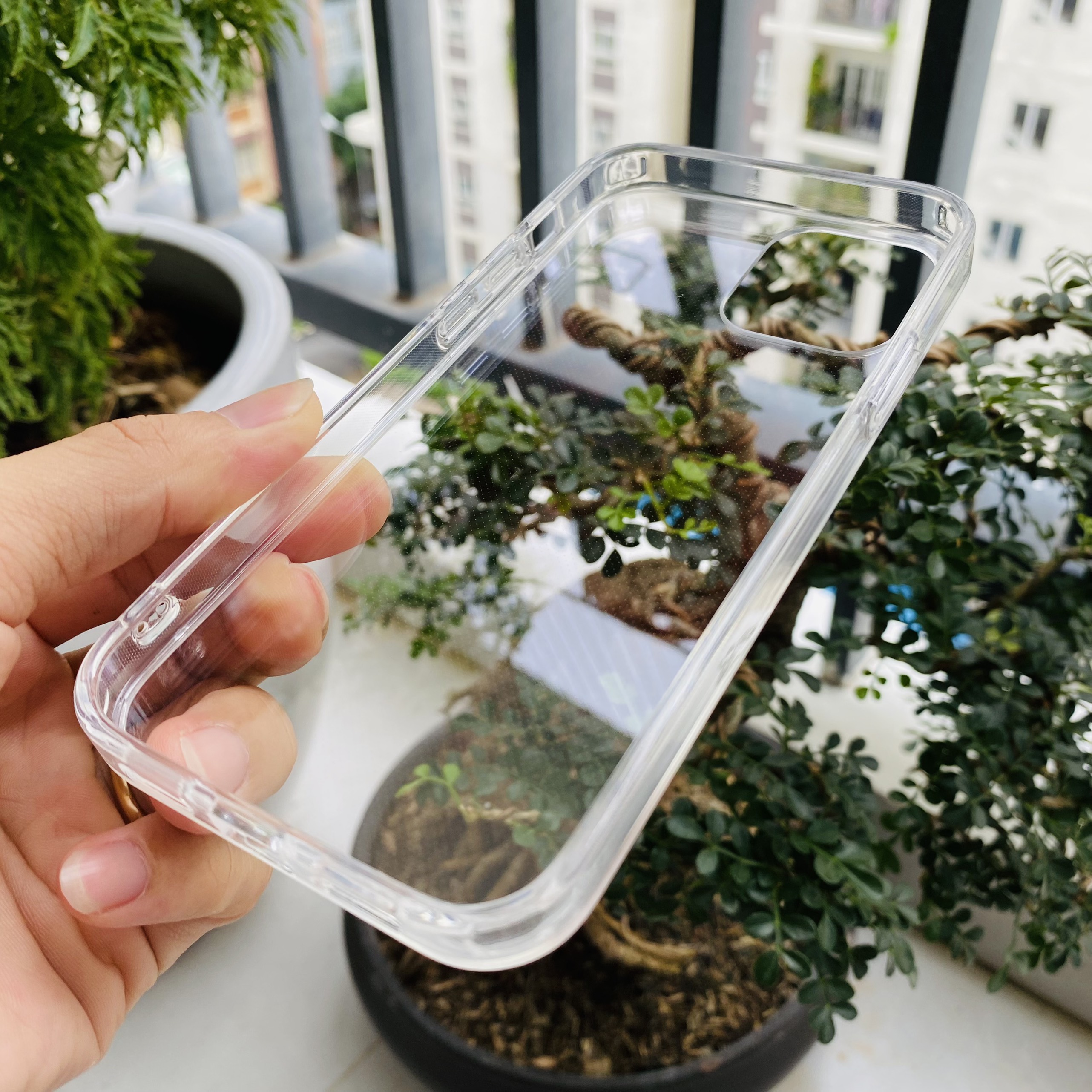 Ốp lưng iPhone 12 Pro Likgus trong viền PU