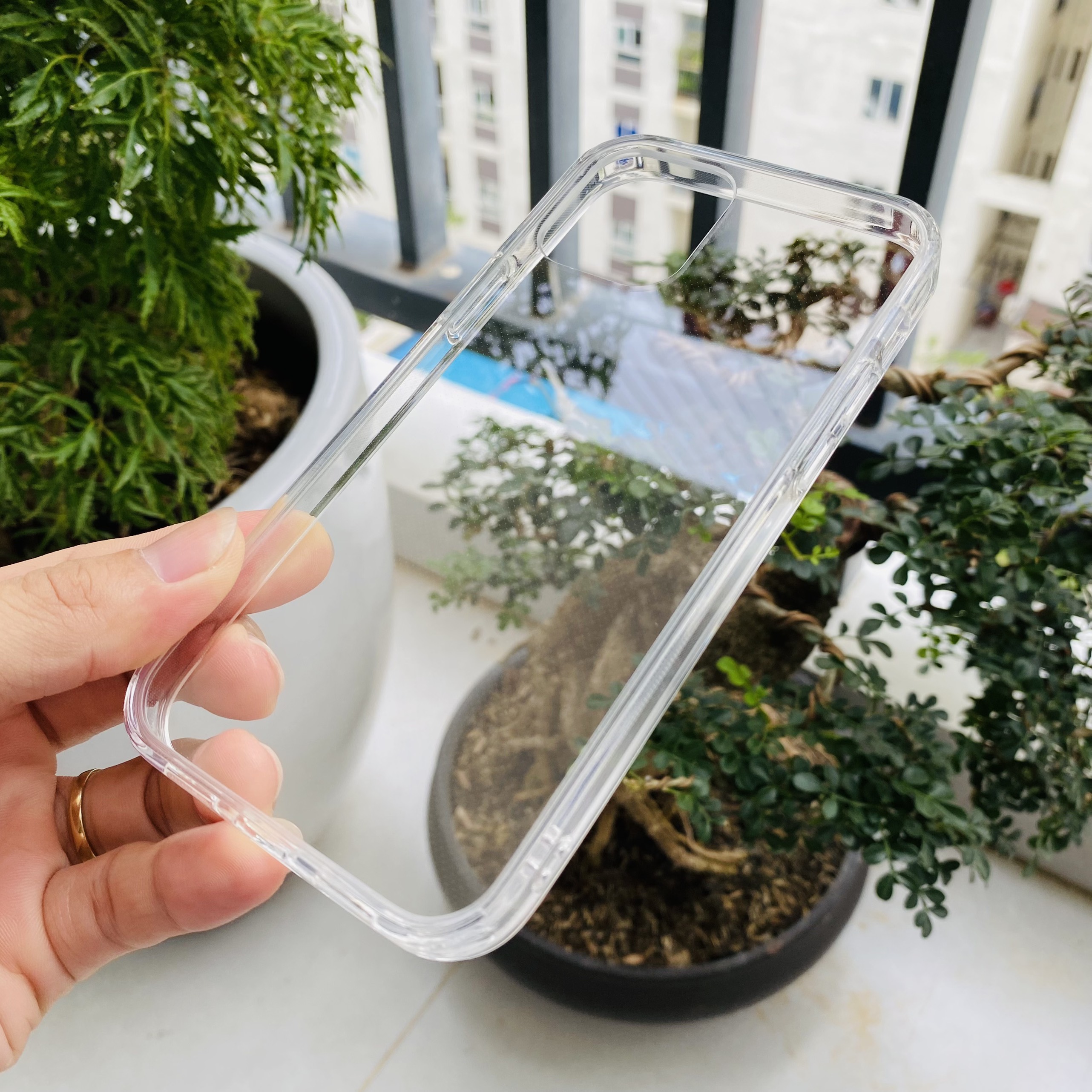Ốp lưng iPhone 12 Pro Likgus trong viền PU