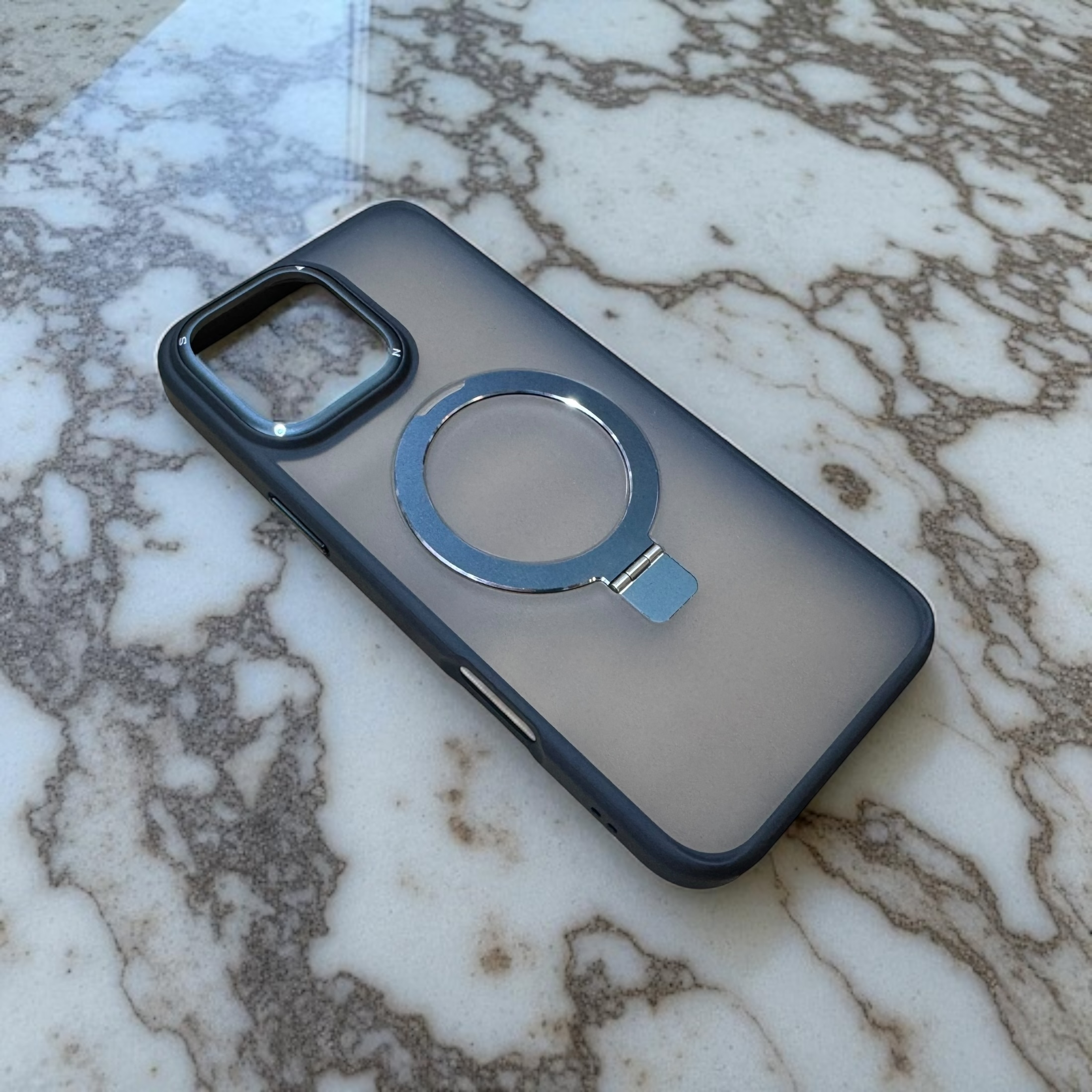 Ốp lưng iPhone 13 Pro Max Filada kệ