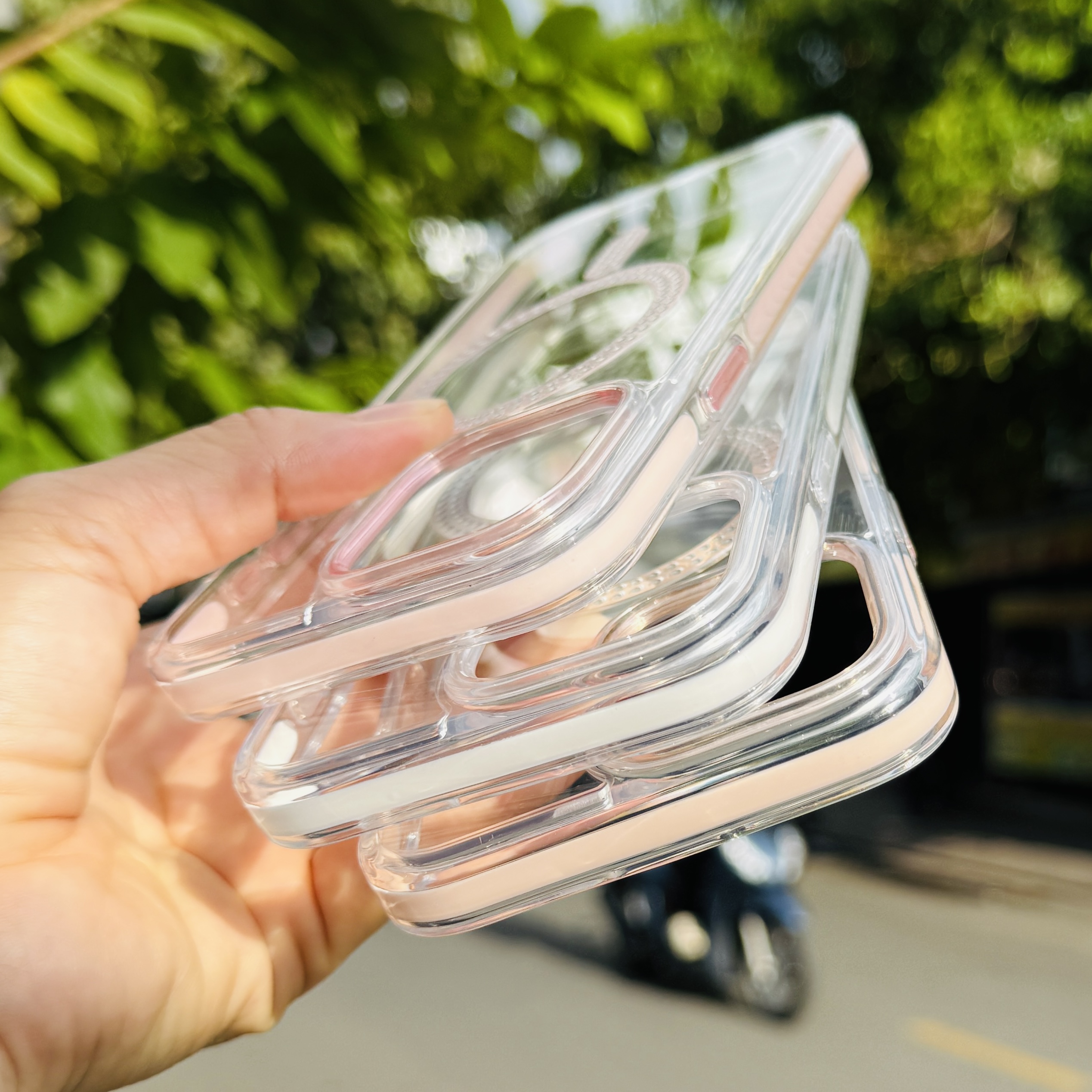 Ốp lưng iPhone 15 Pro Max Filada đính đá