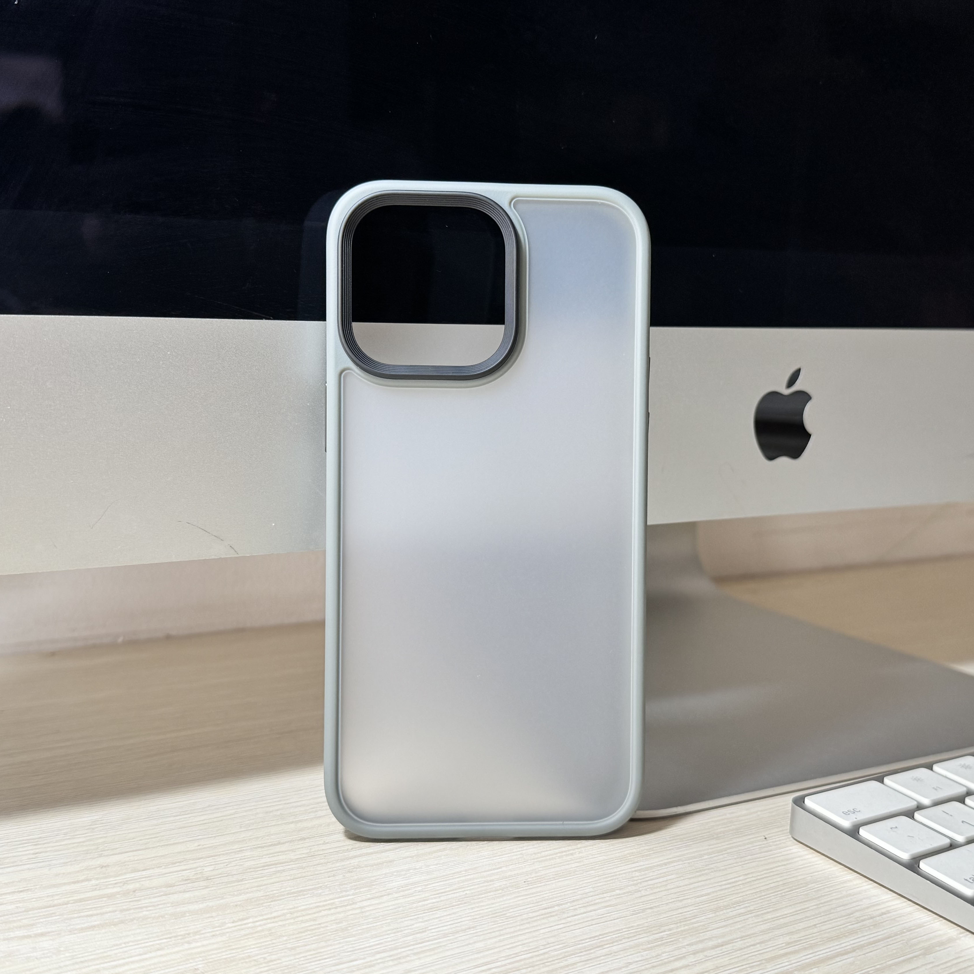 Ốp lưng nhám iPhone 15 Pro Max Likgus