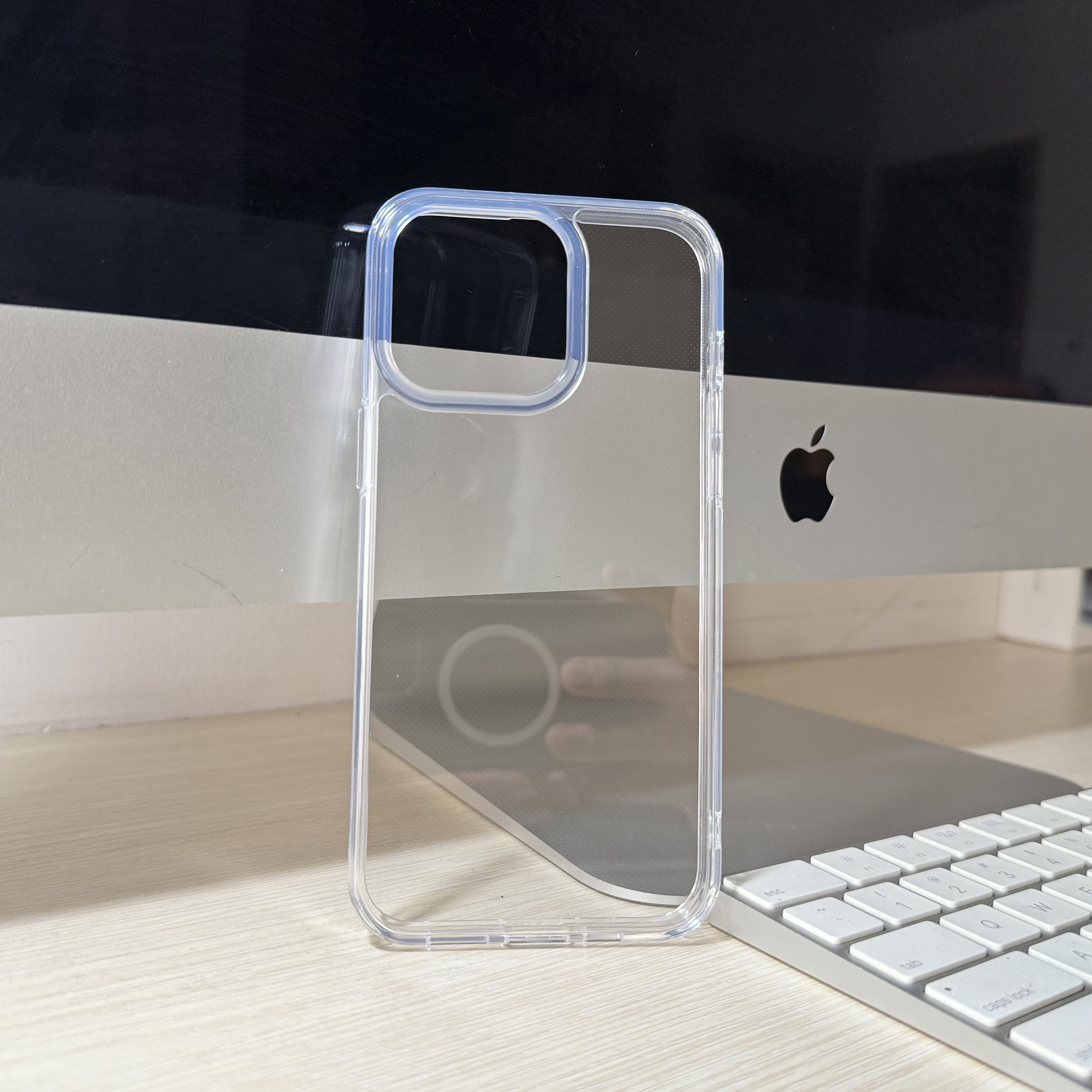 Ốp lưng iPhone 15 Pro Max Likgus trong suốt chính hãng