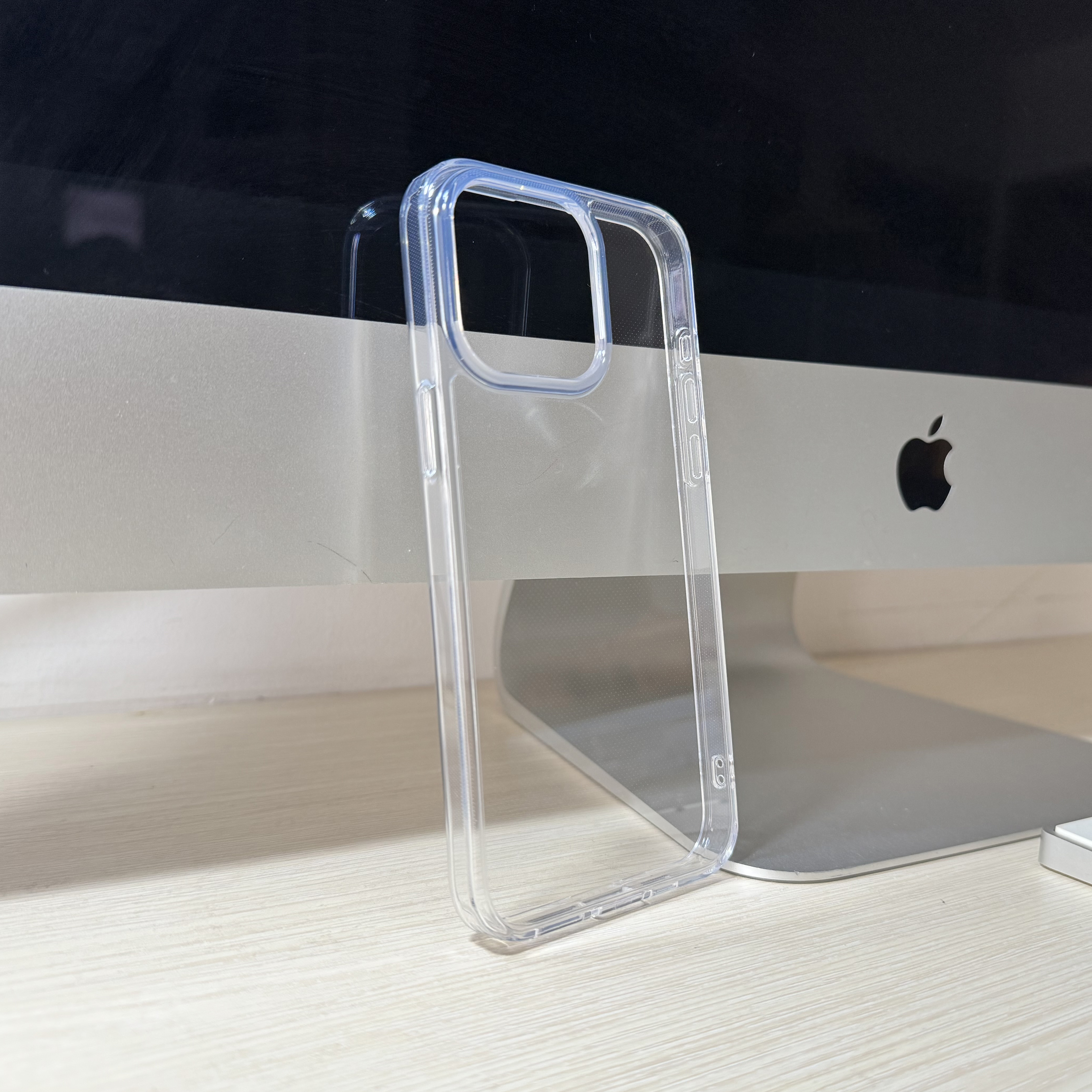 Ốp lưng iPhone 15 Likgus trong suốt chính hãng