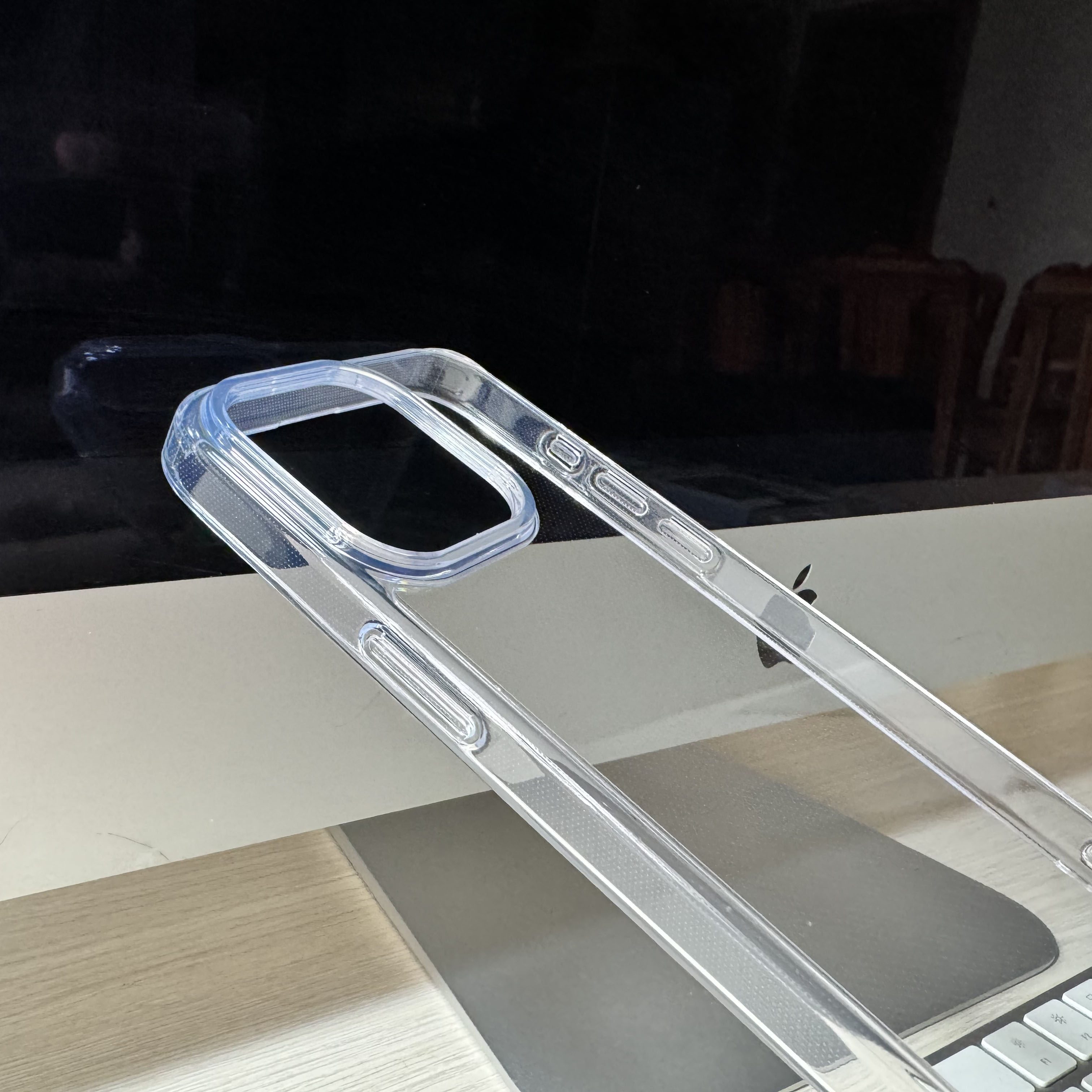 Ốp lưng iPhone 15 Likgus trong suốt chính hãng