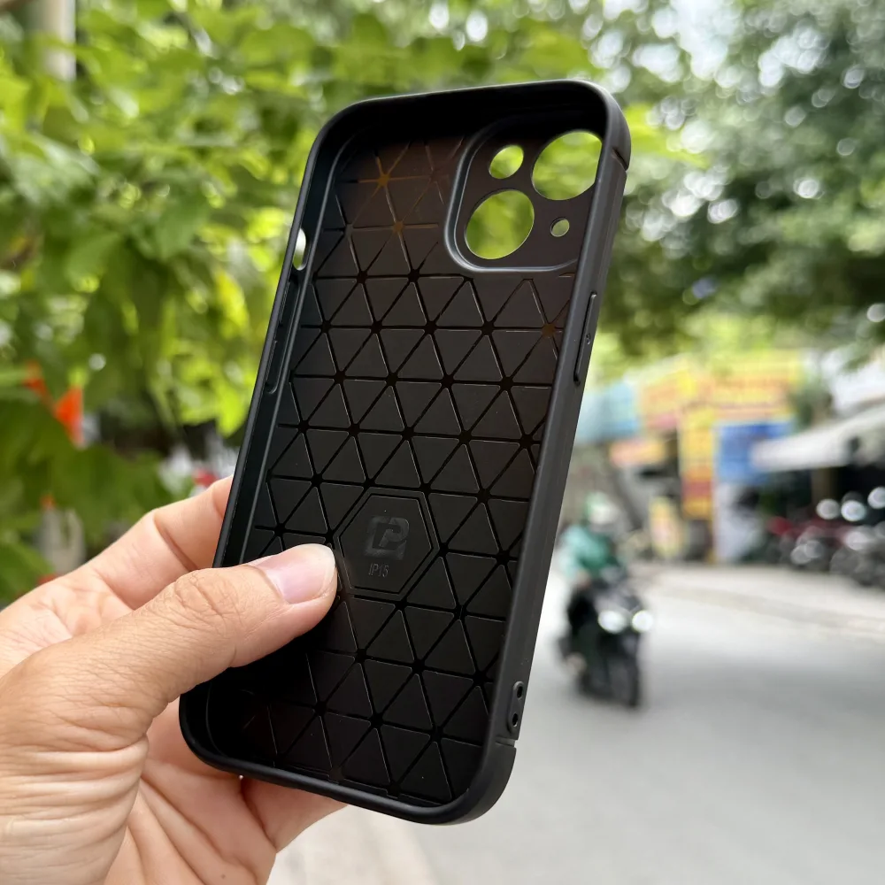 Ốp Lưng iPhone 15 TPU Dẻo Chống Sốc Vân Carbon Chính Hãng Giá Tốt