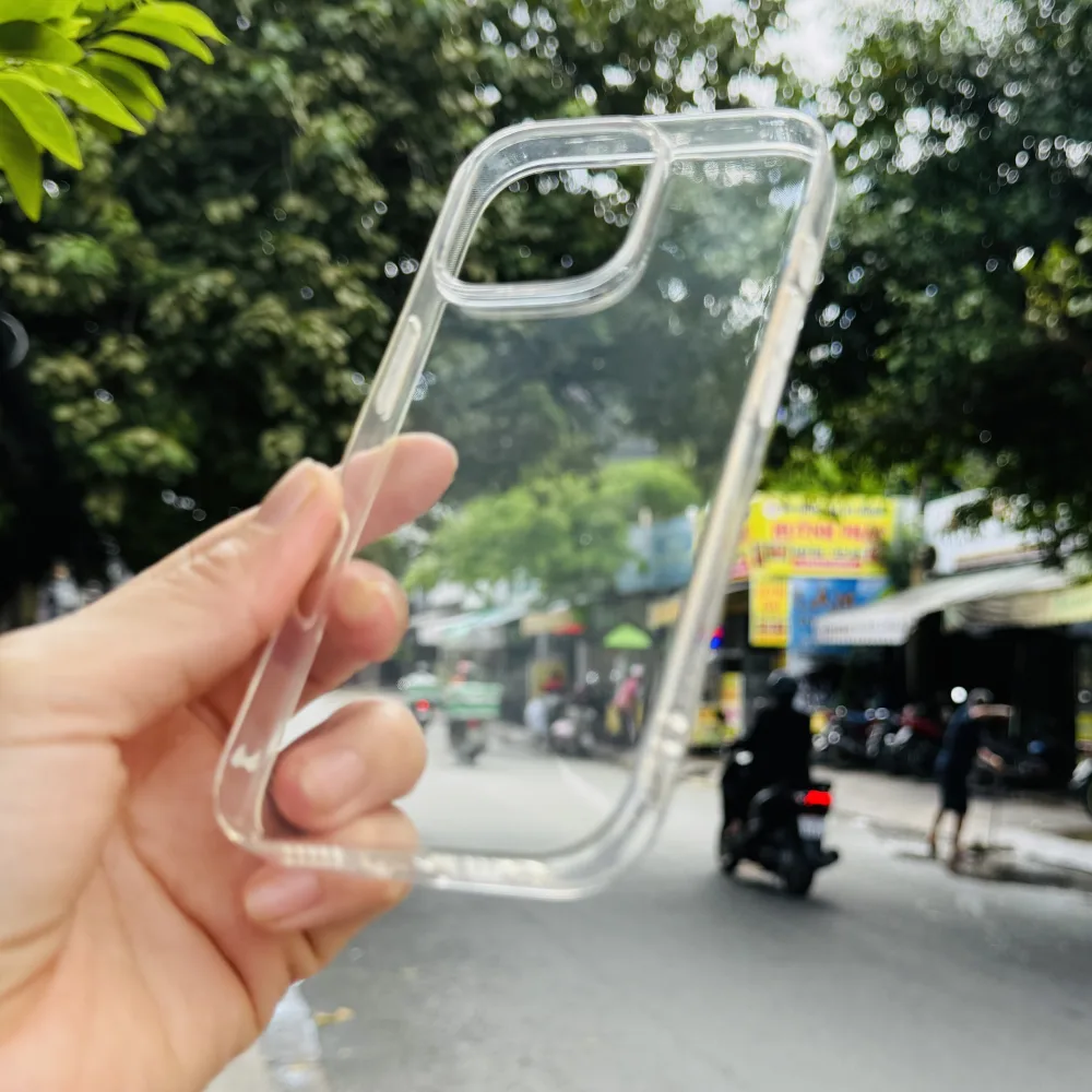 Ốp lưng iPhone 16 Pro Silicon trong WiWU
