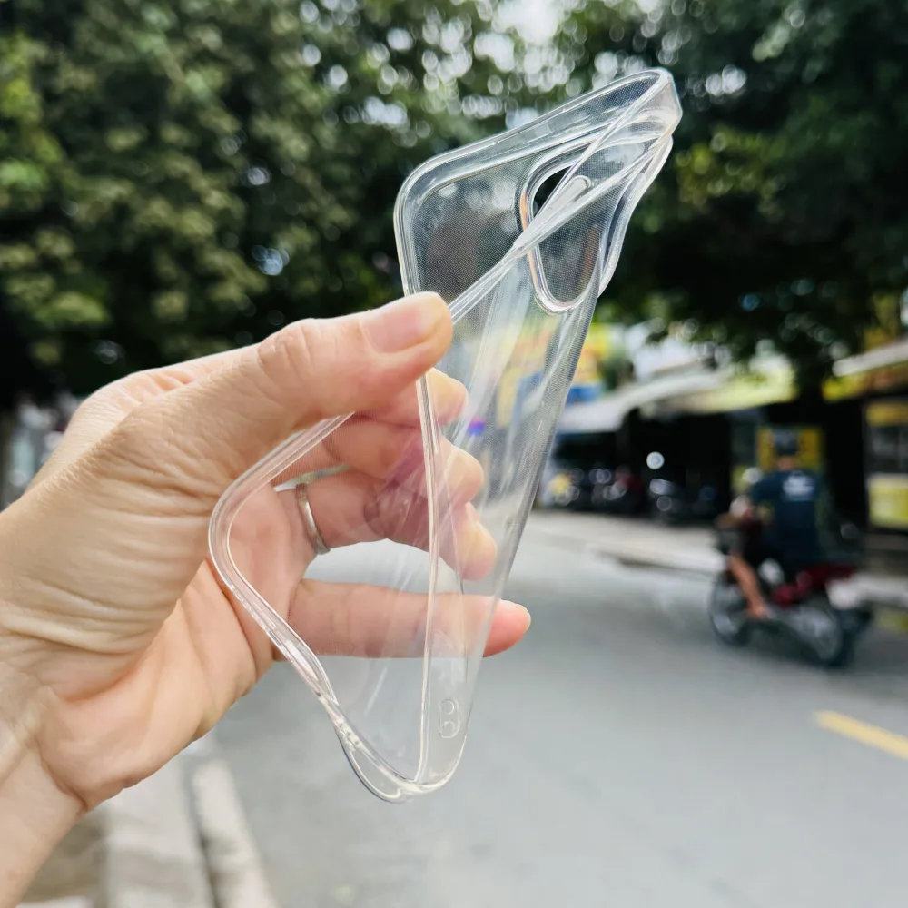 Ốp lưng iPhone 16 Pro Silicon trong WiWU
