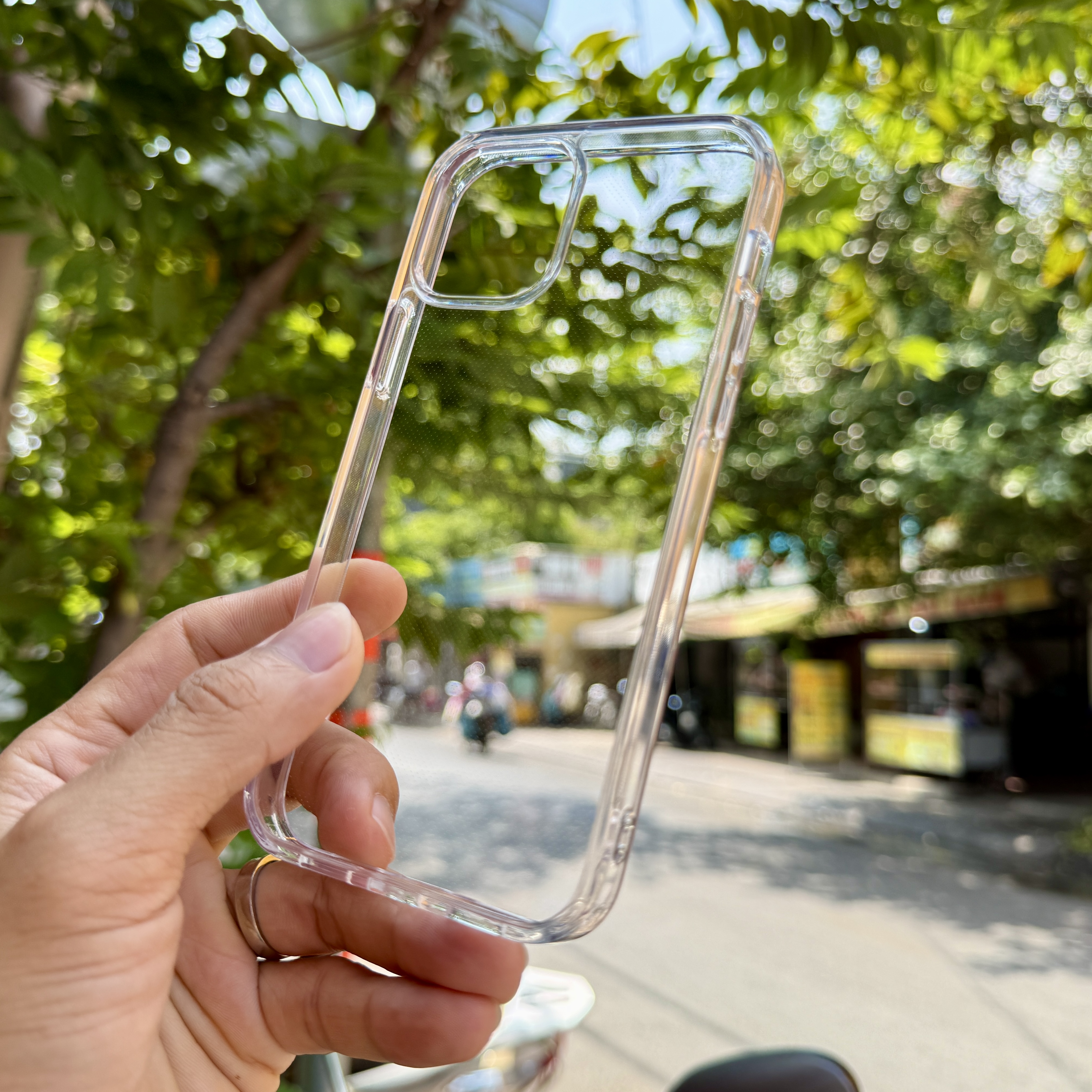 Ốp lưng iPhone 12 / 12 Pro Likgus trong viền PU
