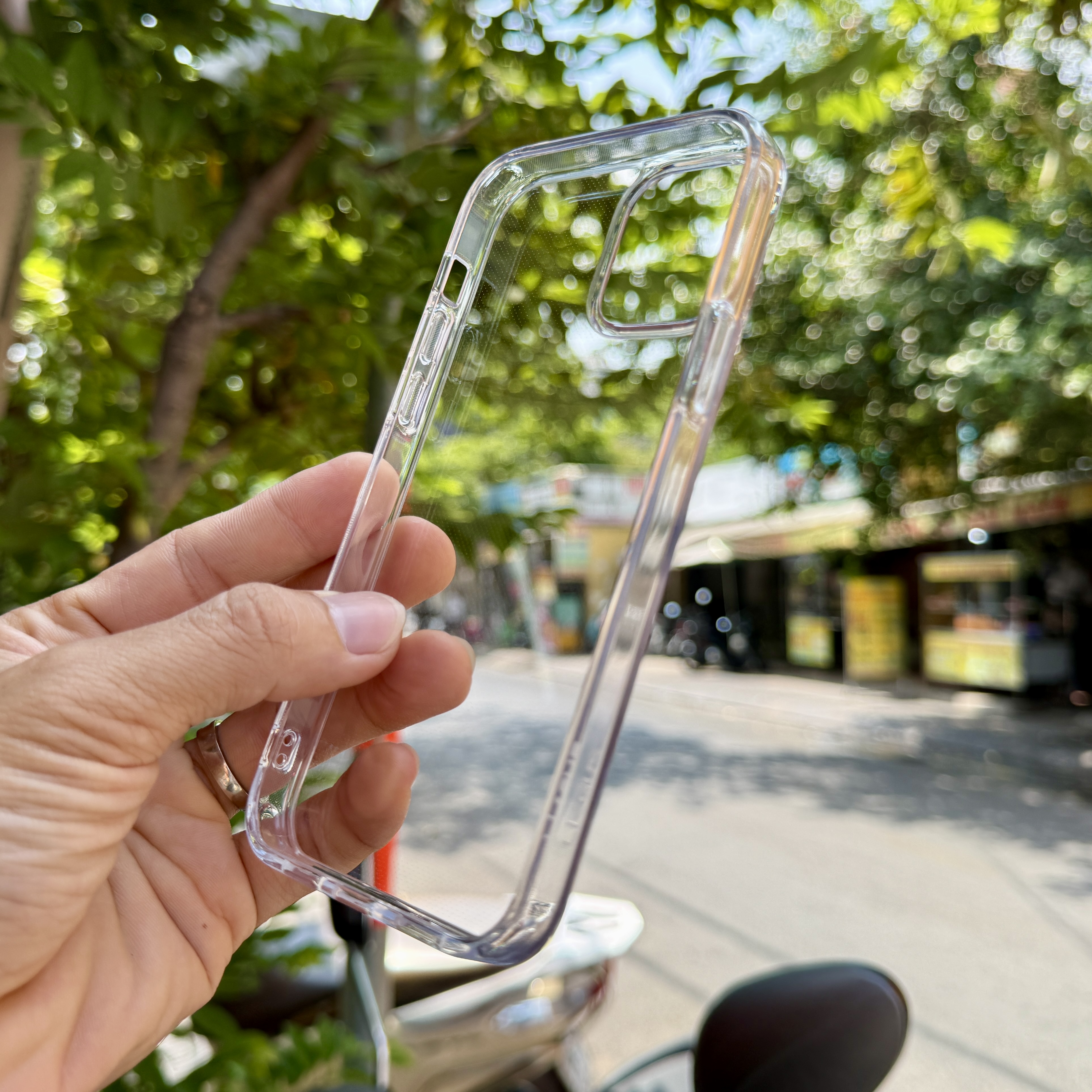 Ốp lưng iPhone 12 / 12 Pro Likgus trong viền PU