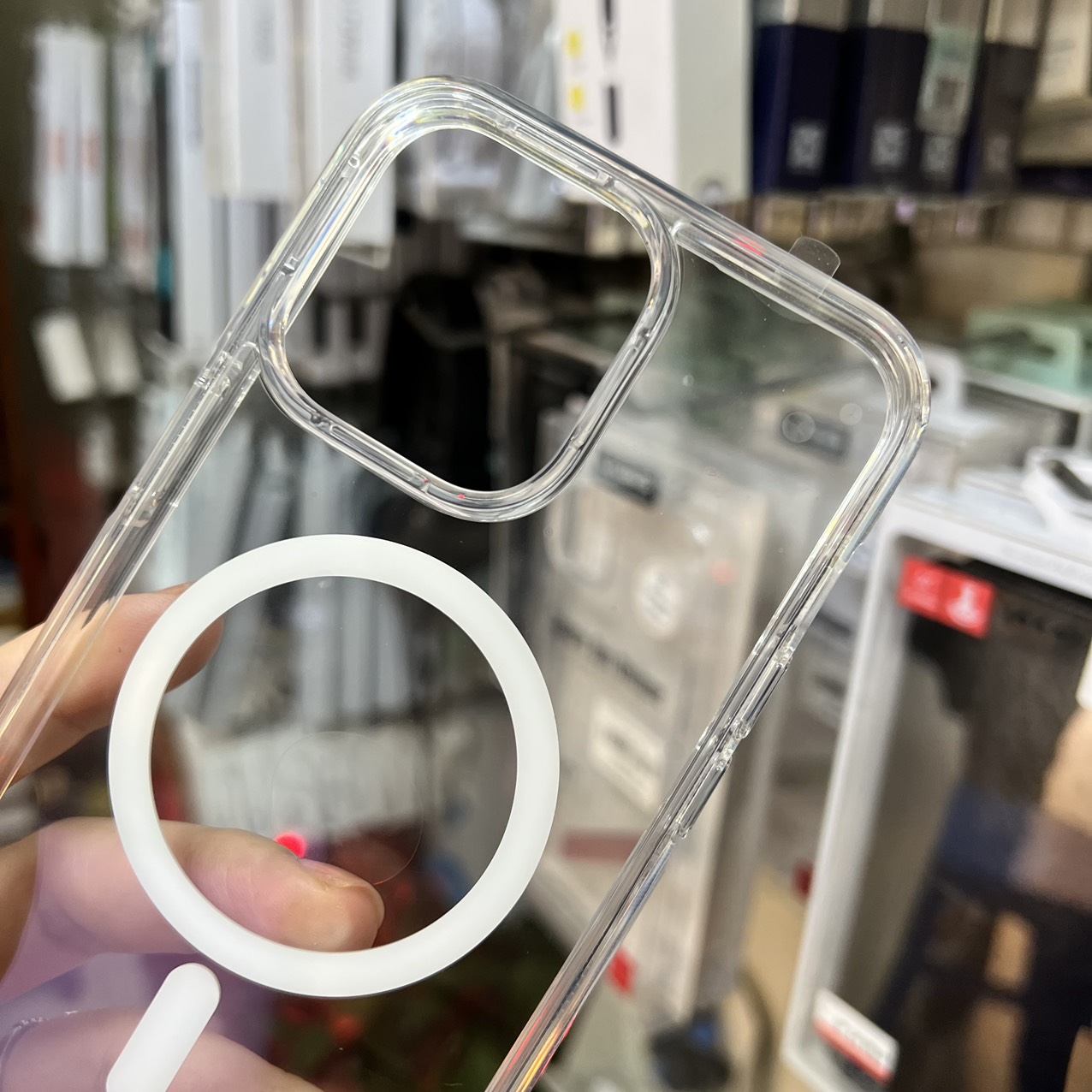 Ốp lưng iPhone 15 Pro Max Likgus trong suốt Magnetic