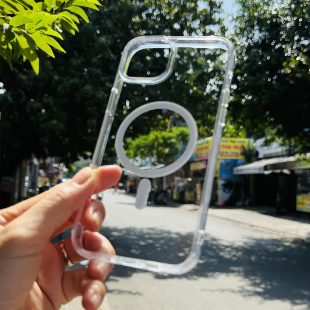 Ốp lưng iPhone 15 Plus Likgus trong suốt Magnetic