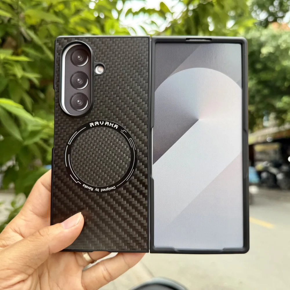 Ốp Lưng Galaxy Z Fold8 Ultra Ravaka MagSafe Vân Carbon Chính Hãng