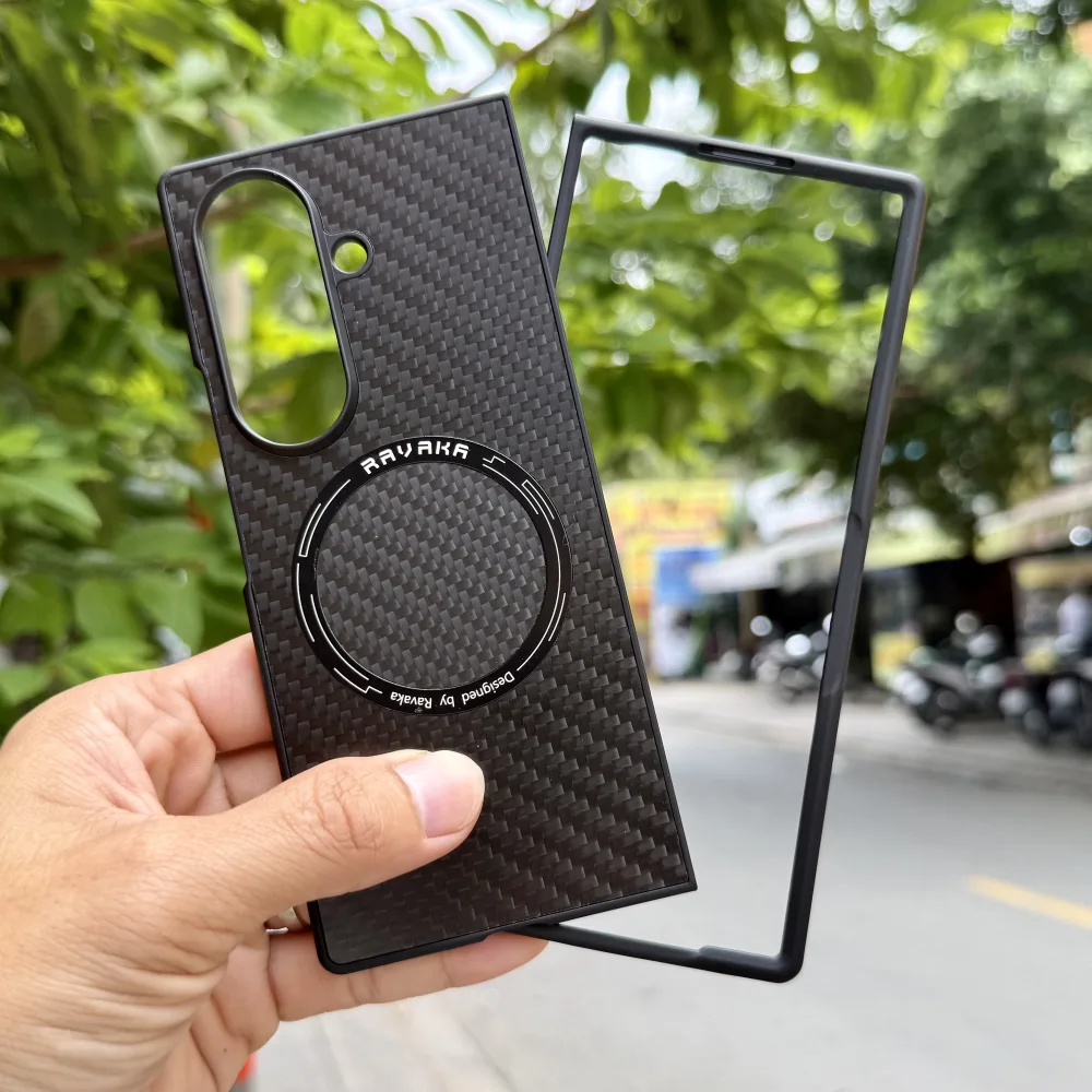 Ốp Lưng Galaxy Z Fold8 Ultra Ravaka MagSafe Vân Carbon Chính Hãng