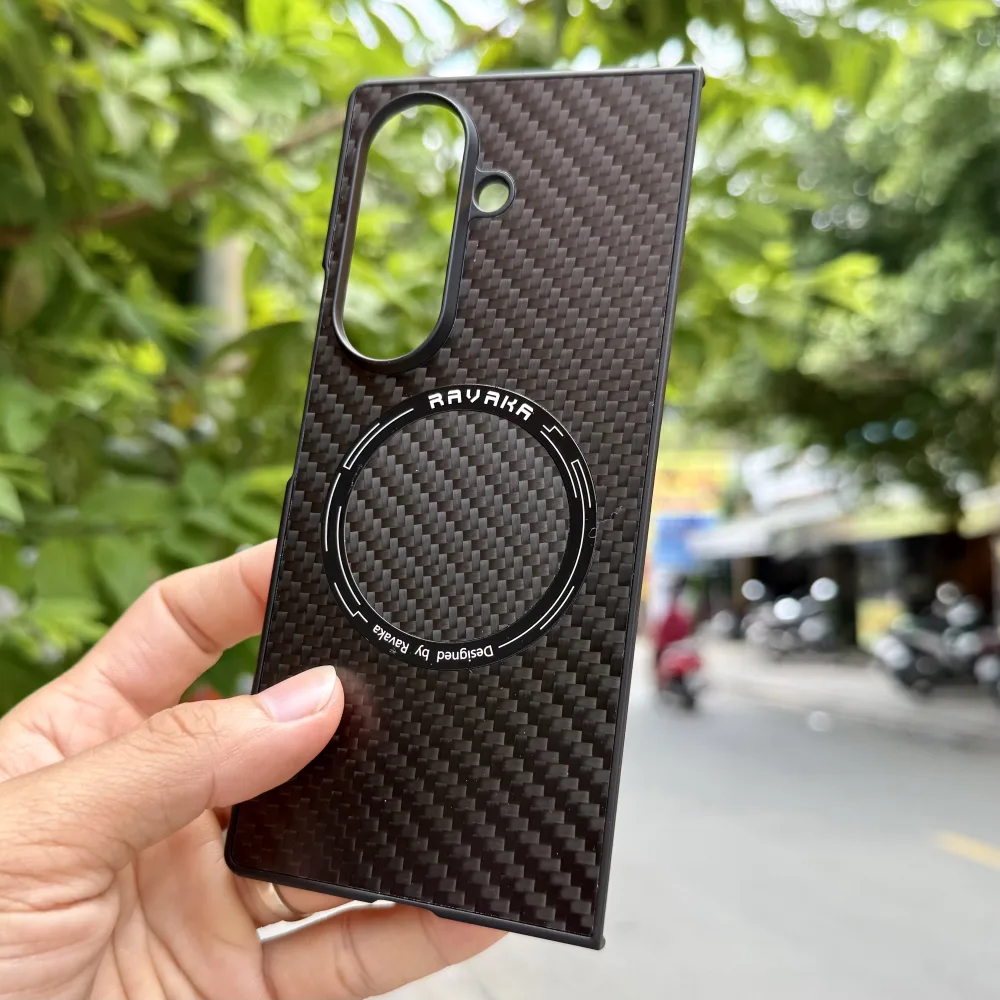 Ốp Lưng Galaxy Z Fold8 Ultra Ravaka MagSafe Vân Carbon Chính Hãng
